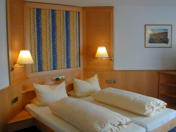 Doppelbett.jpg (20137 Byte)